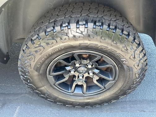 Brilliant Black Crystal Pearlcoat 2017 RAM 1500 Rebel