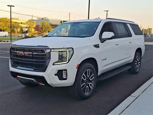 2023 GMC Yukon XL 4WD AT4