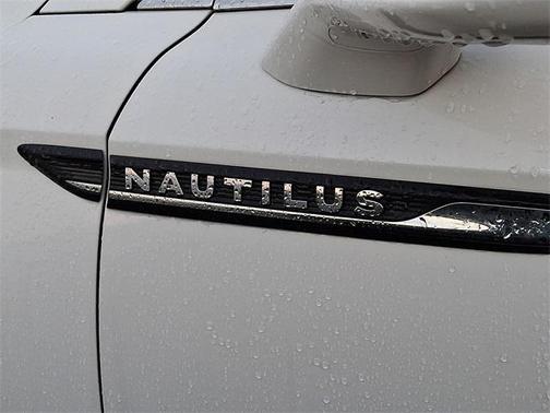2022 Lincoln Nautilus Standard