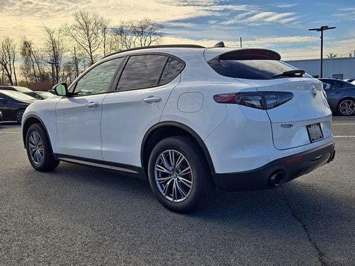 2024 Alfa Romeo Stelvio Base