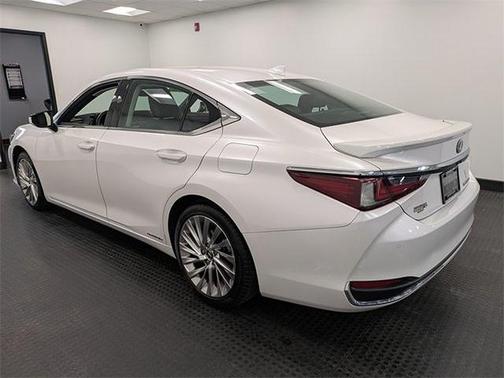 2020 Lexus ES 300h Luxury