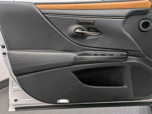 2020 Lexus ES 300h Luxury