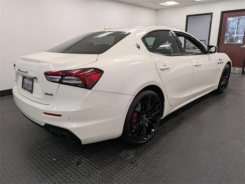 2022 Maserati Ghibli Modena Q4