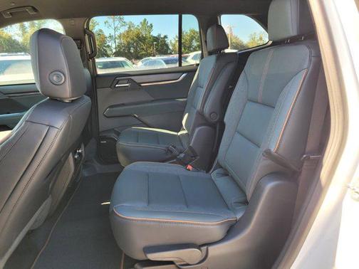 2026 GMC Acadia AWD AT4