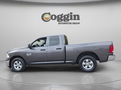 Granite Crystal Metallic Clearcoat 2024 RAM 1500 Classic SLT