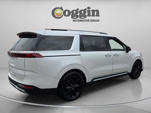 Snow White Pearl 2022 Kia Carnival SX