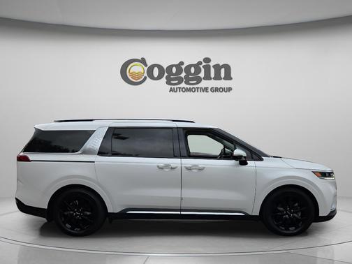 Snow White Pearl 2022 Kia Carnival SX