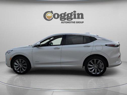 White Frost Tricoat 2026 Buick Envista Avenir FWD