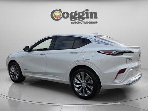 White Frost Tricoat 2026 Buick Envista Avenir FWD