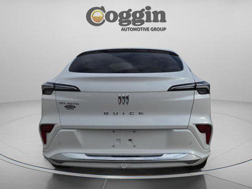 White Frost Tricoat 2026 Buick Envista Avenir FWD