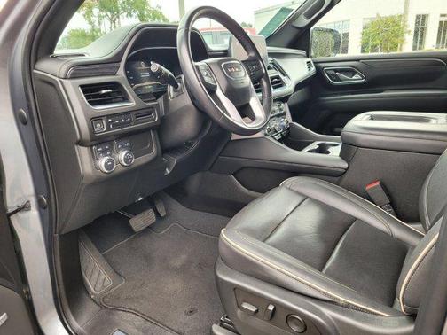 2022 GMC Yukon XL SLT