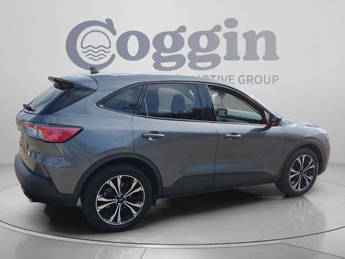 Carbonized Gray Metallic 2022 Ford Escape SE