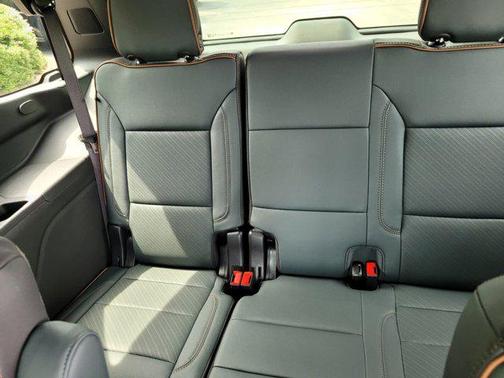 2025 GMC Yukon 4WD AT4