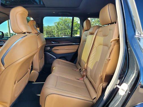 2023 Jeep Grand Cherokee Summit