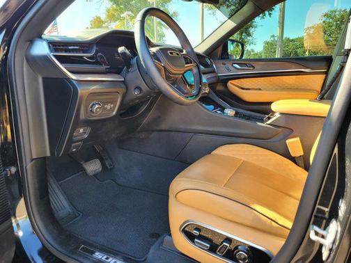 2023 Jeep Grand Cherokee Summit