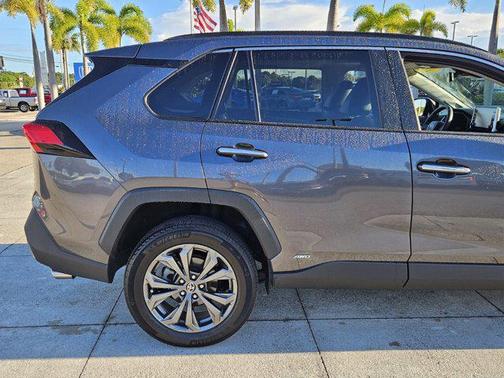 2022 Toyota RAV4 Hybrid SE