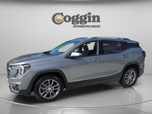 Sterling Metallic 2024 GMC Terrain SLT