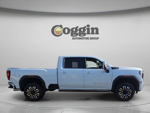 Glacier White Tricoat 2026 GMC Sierra 2500 Denali Ultimate