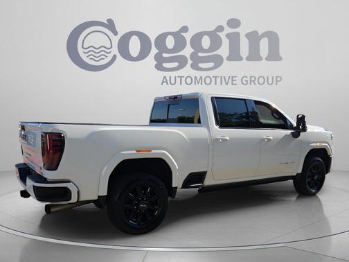 Summit White 2025 GMC Sierra 2500 AT4