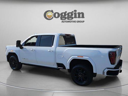 Summit White 2025 GMC Sierra 2500 AT4