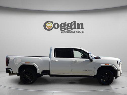 Summit White 2025 GMC Sierra 2500 AT4