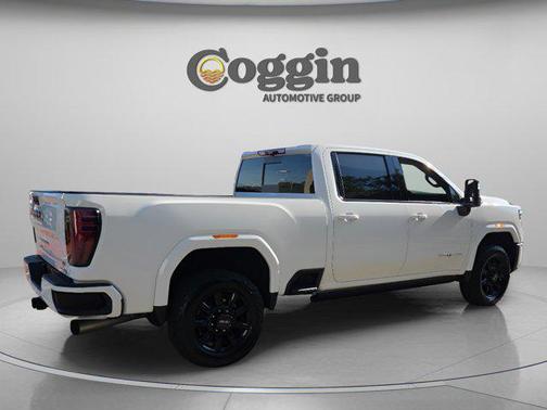 Summit White 2025 GMC Sierra 2500 AT4