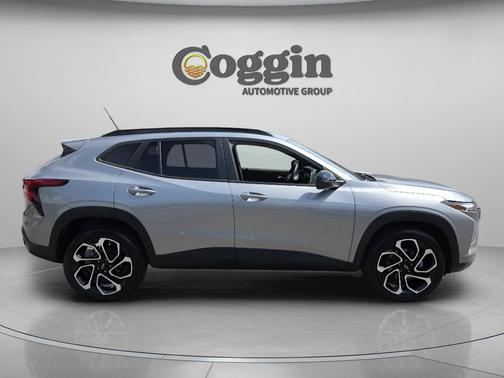 Sterling Gray Metallic 2025 Chevrolet Trax FWD 2RS