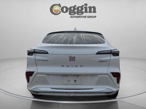 White Frost Tricoat 2024 Buick Envista Avenir FWD