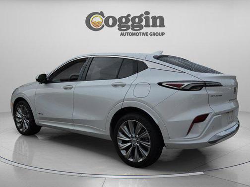 White Frost Tricoat 2024 Buick Envista Avenir FWD