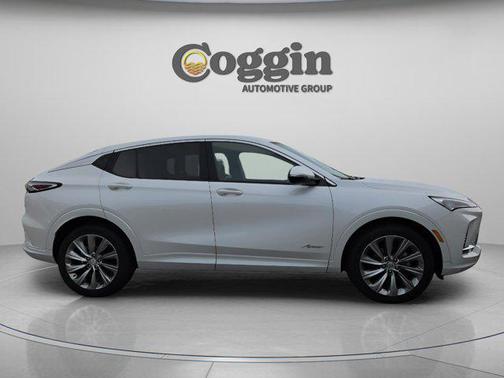 White Frost Tricoat 2024 Buick Envista Avenir FWD