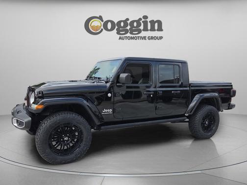 Black Clearcoat 2020 Jeep Gladiator Overland