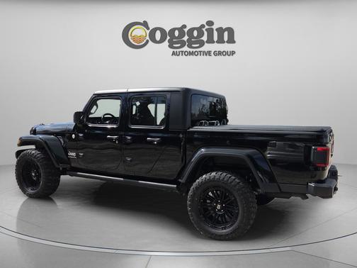 Black Clearcoat 2020 Jeep Gladiator Overland
