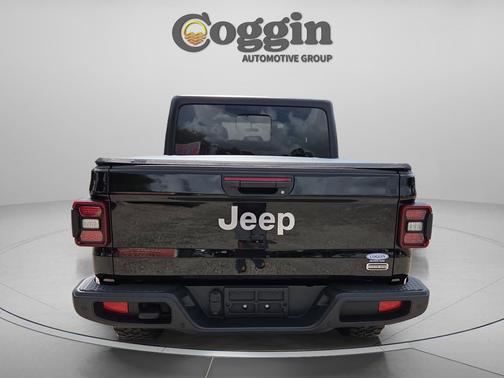 Black Clearcoat 2020 Jeep Gladiator Overland
