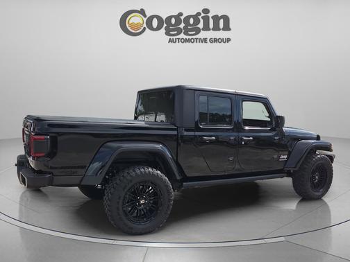 Black Clearcoat 2020 Jeep Gladiator Overland
