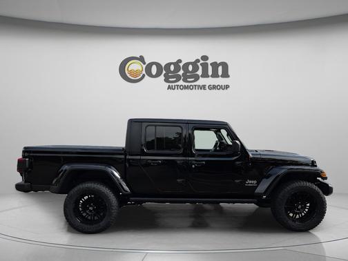 Black Clearcoat 2020 Jeep Gladiator Overland