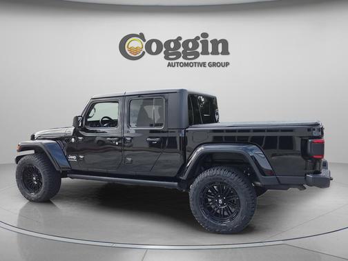 Black Clearcoat 2020 Jeep Gladiator Overland