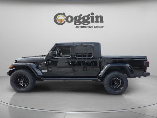 Black Clearcoat 2020 Jeep Gladiator Overland