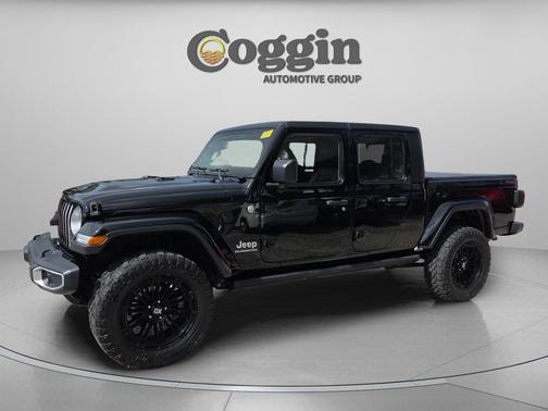 Black Clearcoat 2020 Jeep Gladiator Overland