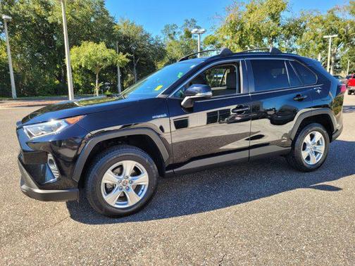 2021 Toyota RAV4 Hybrid XLE