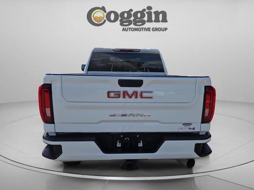 Summit White 2022 GMC Sierra 2500 AT4