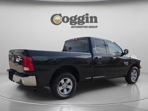 Diamond Black Crystal Pearlcoat 2024 RAM 1500 Classic SLT
