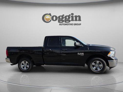Diamond Black Crystal Pearlcoat 2024 RAM 1500 Classic SLT