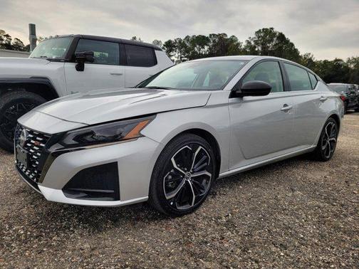 2024 Nissan Altima SR FWD