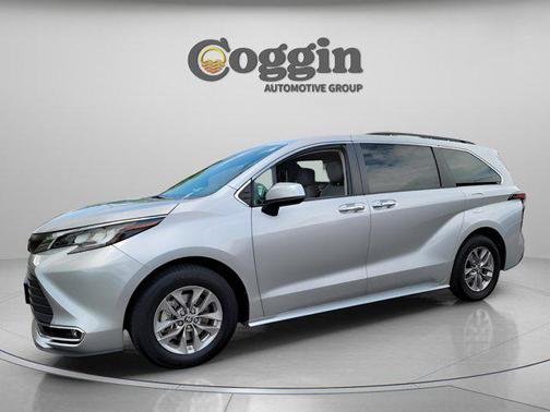 2023 Toyota Sienna XLE