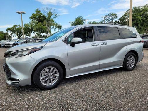2023 Toyota Sienna XLE