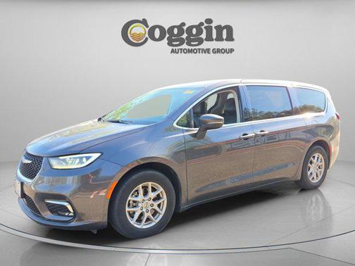 Granite Crystal Metallic Clearcoat 2023 Chrysler Pacifica Touring L