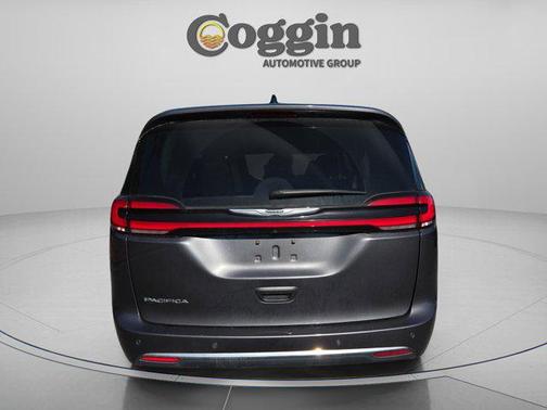 Granite Crystal Metallic Clearcoat 2023 Chrysler Pacifica Touring L