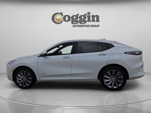 White Frost Tricoat 2026 Buick Envista Avenir FWD