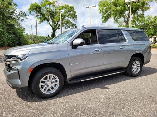 2023 Chevrolet Suburban LT
