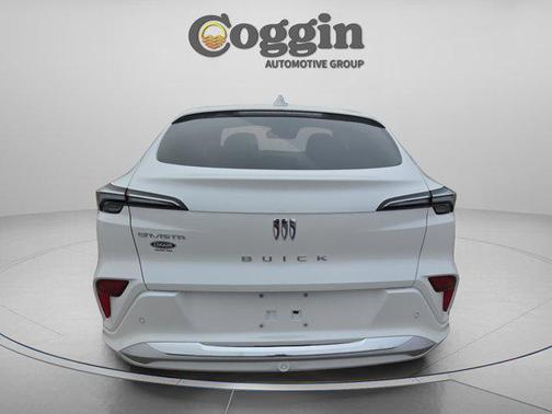 White Frost Tricoat 2026 Buick Envista Avenir FWD